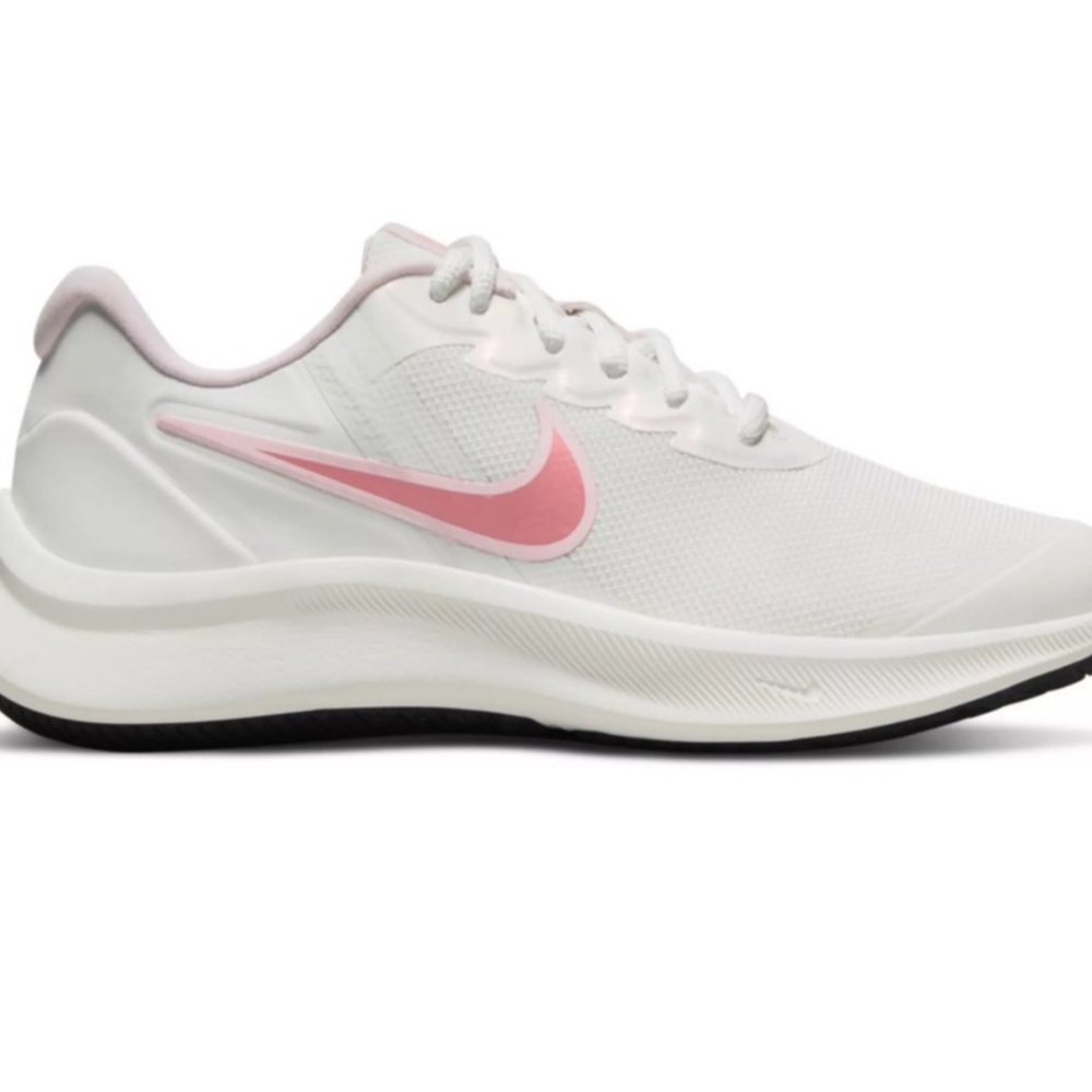 Nike star runner 3 SE Brand new size 7 youth womens size 8.5-9 shoes
